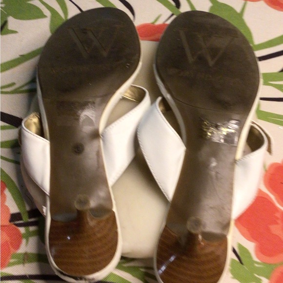 ❤️❤️❤️White sandals with low heel. Need be bundle - Picture 2 of 9